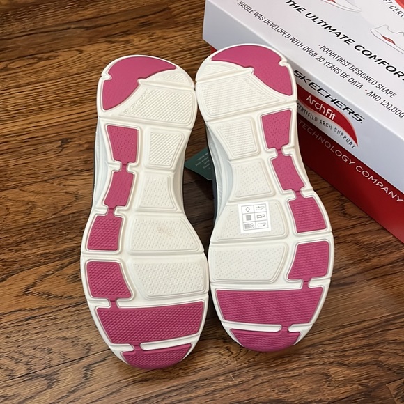 NWT Skechers ArchFit Shoes - Picture 4 of 6
